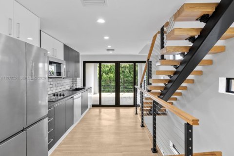 Townhouse in Miami Beach, Florida 3 bedrooms, 148.64 sq.m. № 2041892 - photo 14