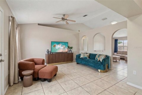 House in Poinciana, Florida 4 bedrooms, 166.02 sq.m. № 2206356 - photo 9