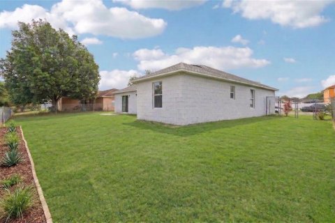 House in Poinciana, Florida 4 bedrooms, 166.02 sq.m. № 2206356 - photo 26