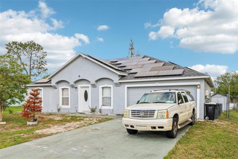 House in Poinciana, Florida 4 bedrooms, 166.02 sq.m. № 2206356 - photo 2