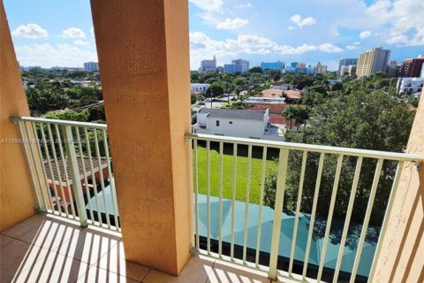 Condo in Miami, Florida, 2 bedrooms  № 2081596 - photo 15