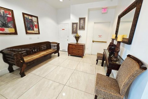 Condo in Miami, Florida, 2 bedrooms  № 2081596 - photo 17
