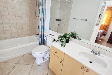 Condo in Miami, Florida, 2 bedrooms  № 2081596 - photo 11