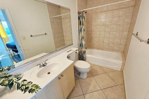 Condo in Miami, Florida, 2 bedrooms  № 2081596 - photo 13