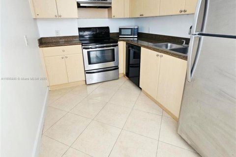 Condo in Miami, Florida, 2 bedrooms  № 2081596 - photo 9
