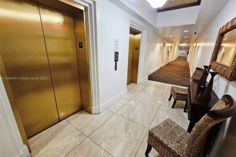 Condo in Miami, Florida, 2 bedrooms  № 2081596 - photo 4