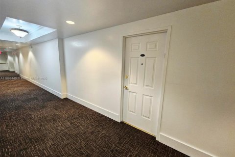 Condo in Miami, Florida, 2 bedrooms  № 2081596 - photo 5