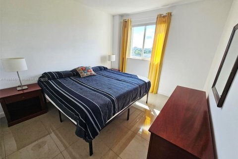Condo in Miami, Florida, 2 bedrooms  № 2081596 - photo 12