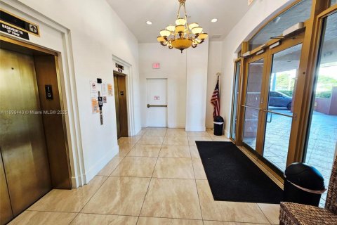 Condo in Miami, Florida, 2 bedrooms  № 2081596 - photo 3