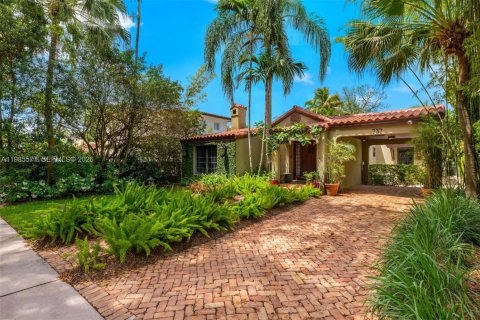 Casa en Coral Gables, Florida 4 dormitorios, 205.22 m2 № 2067063