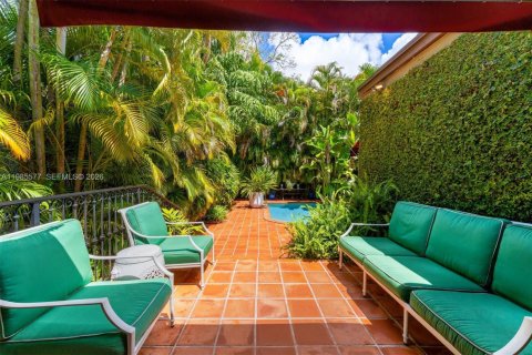 Casa en venta en Coral Gables, Florida, 4 dormitorios, 205.22 m2 № 2067063 - foto 29