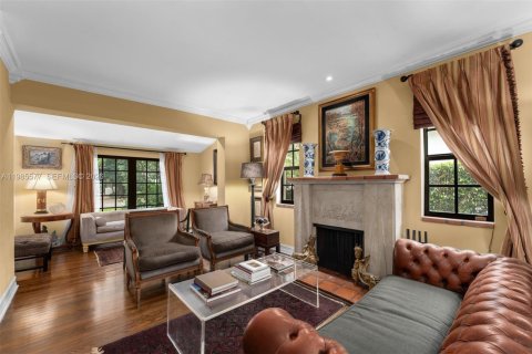 Casa en venta en Coral Gables, Florida, 4 dormitorios, 205.22 m2 № 2067063 - foto 9