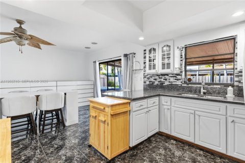 Купить виллу или дом в Майами, Флорида 3 спальни, 174.1м2, № 2030474 - фото 7