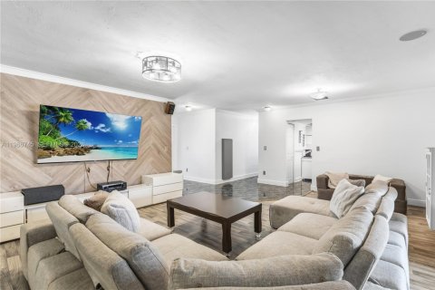 Купить виллу или дом в Майами, Флорида 3 спальни, 174.1м2, № 2030474 - фото 2