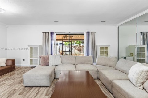 Купить виллу или дом в Майами, Флорида 3 спальни, 174.1м2, № 2030474 - фото 14