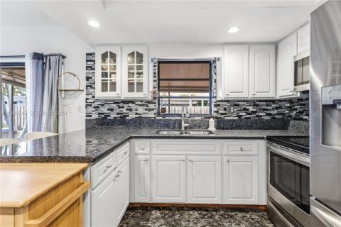 Купить виллу или дом в Майами, Флорида 3 спальни, 174.1м2, № 2030474 - фото 8