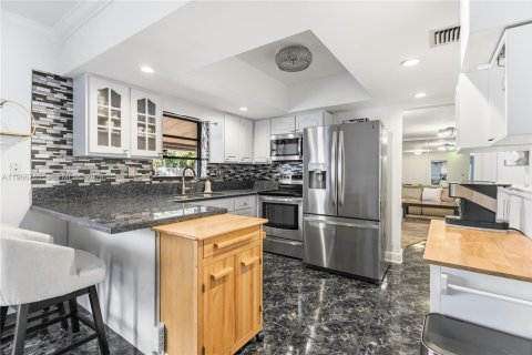 Купить виллу или дом в Майами, Флорида 3 спальни, 174.1м2, № 2030474 - фото 9