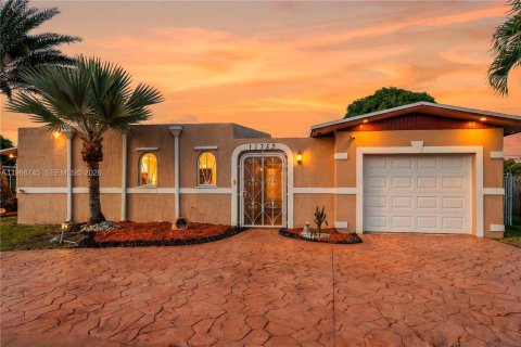 Дом в Майами, Флорида 3 спальни, 174.1м2 № 2030474