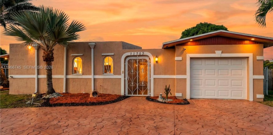 Дом в Майами, Флорида 3 спальни, 174.1м2 № 2030474