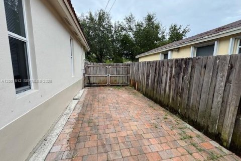 Снять в аренду виллу или дом в Катлер-Бей, Флорида 3 спальни, 159.33м2, № 2193556 - фото 20