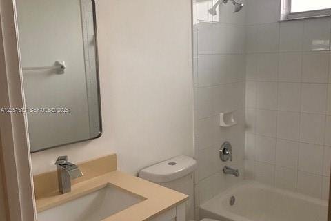 Снять в аренду виллу или дом в Катлер-Бей, Флорида 3 спальни, 159.33м2, № 2193556 - фото 16