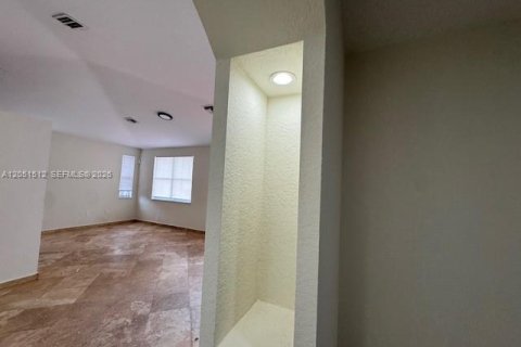 Снять в аренду виллу или дом в Катлер-Бей, Флорида 3 спальни, 159.33м2, № 2193556 - фото 8