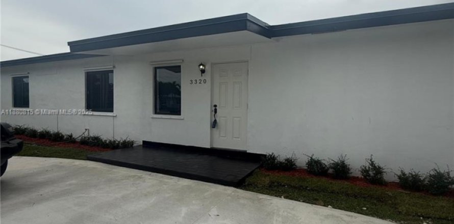 Casa en Miami, Florida 5 dormitorios, 158.4 m2 № 1932367