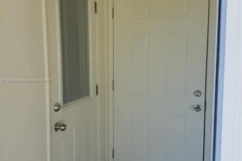 Copropriété à louer à Hallandale Beach, Floride: 1 chambre, 71.07 m2 № 1930640 - photo 2