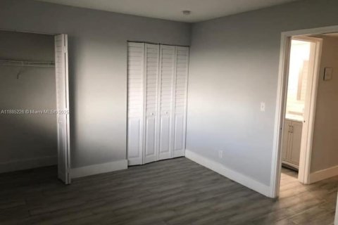 Copropriété à louer à Hallandale Beach, Floride: 1 chambre, 71.07 m2 № 1930640 - photo 3