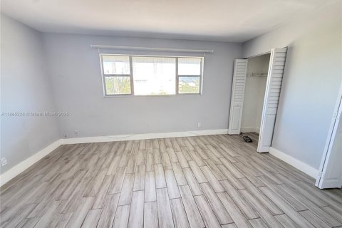 Copropriété à louer à Hallandale Beach, Floride: 1 chambre, 71.07 m2 № 1930640 - photo 9
