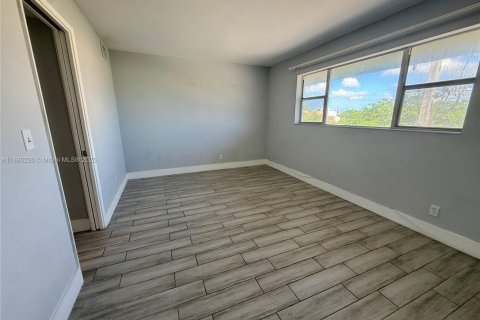 Copropriété à louer à Hallandale Beach, Floride: 1 chambre, 71.07 m2 № 1930640 - photo 10
