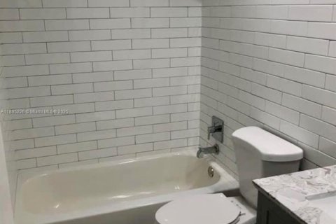 Copropriété à louer à Hallandale Beach, Floride: 1 chambre, 71.07 m2 № 1930640 - photo 12