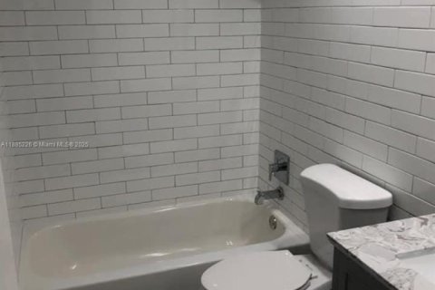 Copropriété à louer à Hallandale Beach, Floride: 1 chambre, 71.07 m2 № 1930640 - photo 4