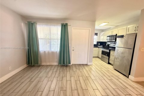 Copropriété à louer à Hallandale Beach, Floride: 1 chambre, 71.07 m2 № 1930640 - photo 7