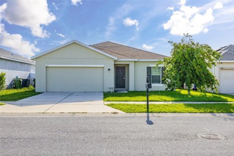 House in Winter Haven, Florida 3 bedrooms, 161.93 sq.m. № 2294680