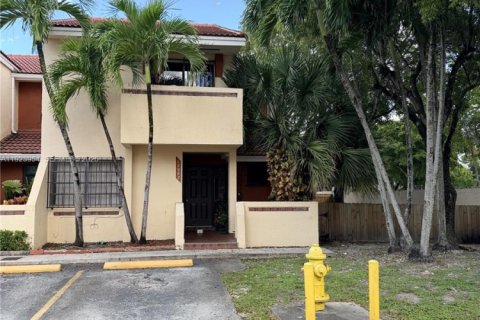 Touwnhouse à louer à Hialeah, Floride: 3 chambres, 139.35 m2 № 1982202 - photo 1