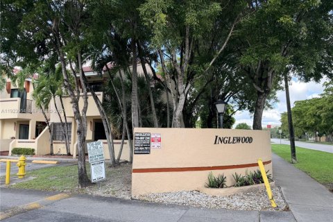 Touwnhouse à louer à Hialeah, Floride: 3 chambres, 139.35 m2 № 1982202 - photo 3