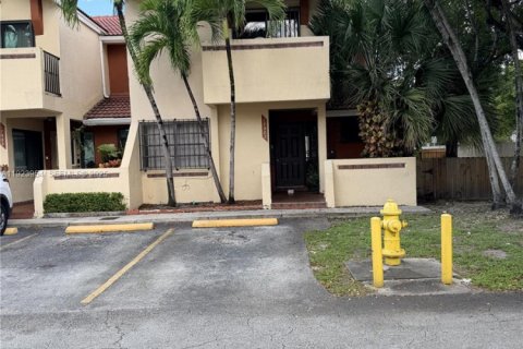 Touwnhouse à louer à Hialeah, Floride: 3 chambres, 139.35 m2 № 1982202 - photo 2