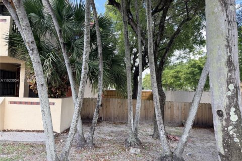 Touwnhouse à louer à Hialeah, Floride: 3 chambres, 139.35 m2 № 1982202 - photo 4