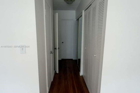 Condo in Aventura, Florida, 1 bedroom  № 2042163 - photo 4