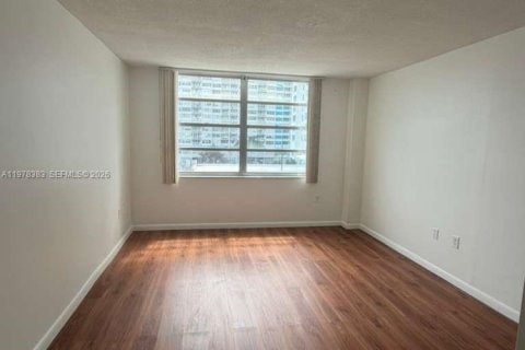 Condo in Aventura, Florida, 1 bedroom  № 2042163 - photo 5