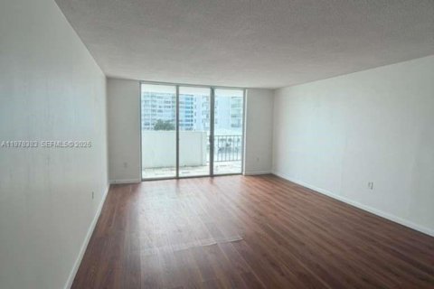 Condo in Aventura, Florida, 1 bedroom  № 2042163 - photo 9