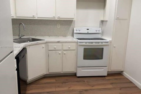 Condo in Aventura, Florida, 1 bedroom  № 2042163 - photo 10