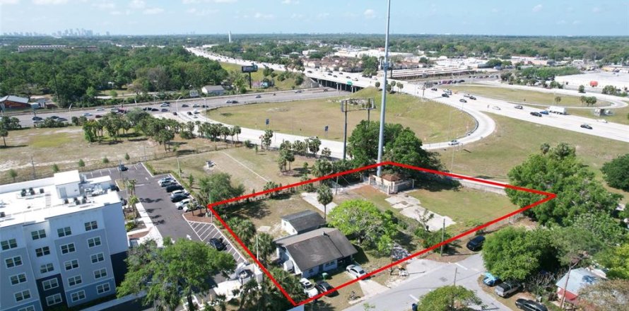 Commercial property in Tampa, Florida 93.27 sq.m. № 1625801