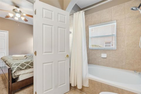 Casa en venta en Kissimmee, Florida, 7 dormitorios, 267.93 m2 № 2239392 - foto 25