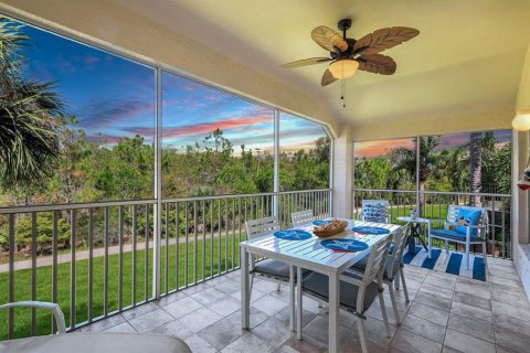 Condo in Fort Myers, Florida, 2 bedrooms № 2214714 - photo 2