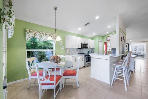Condo in Fort Myers, Florida, 2 bedrooms № 2214714 - photo 17