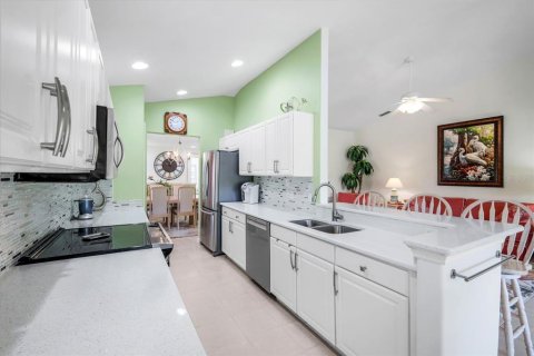 Condo in Fort Myers, Florida, 2 bedrooms № 2214714 - photo 4
