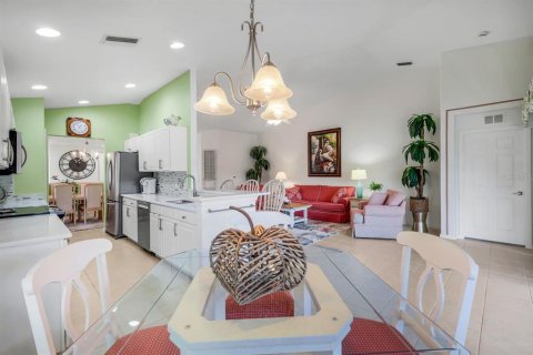 Condo in Fort Myers, Florida, 2 bedrooms № 2214714 - photo 18