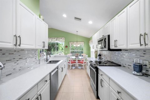 Condo in Fort Myers, Florida, 2 bedrooms № 2214714 - photo 14